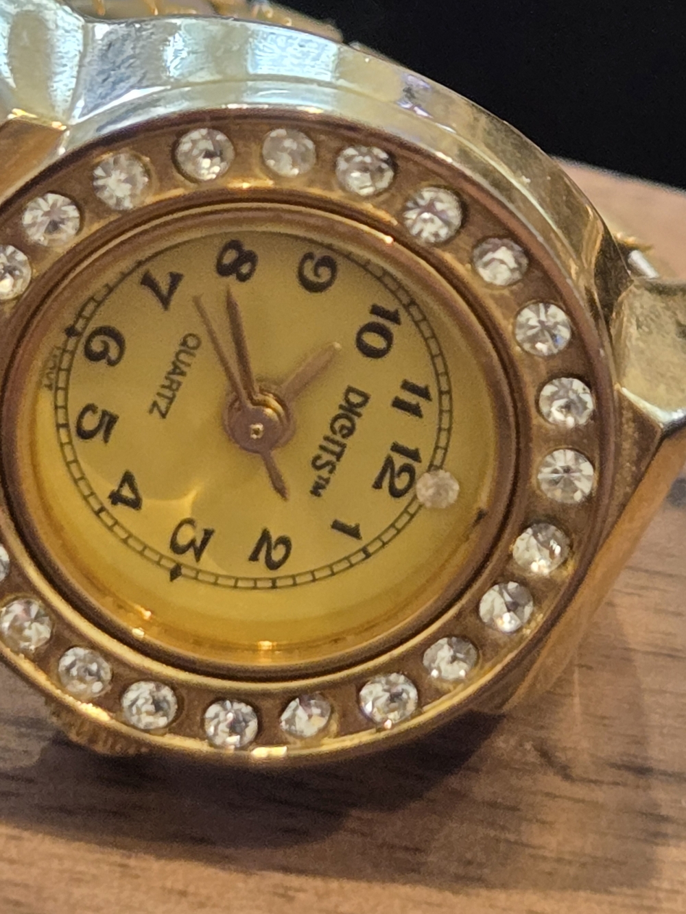 Vintage Bonetto Digits Gold-Tone Yellow Dial Crystal Accent Finger Watch - Picture 2 of 13